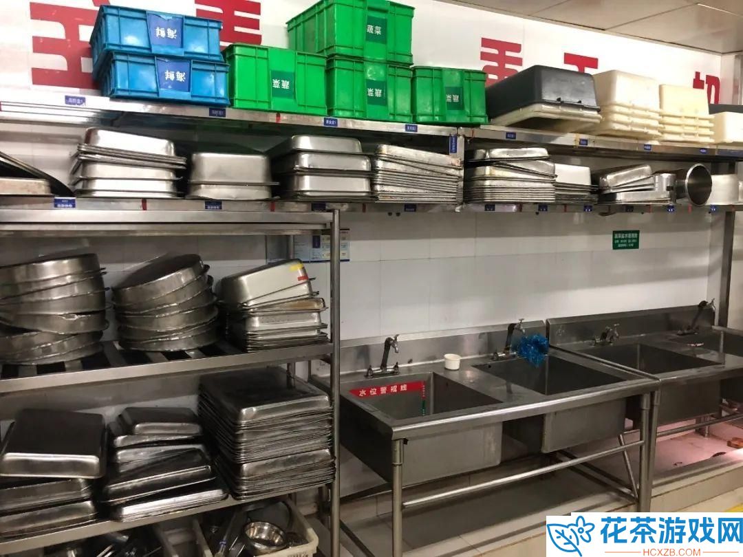 "厨坛争霸赛笑谈间一触即发
